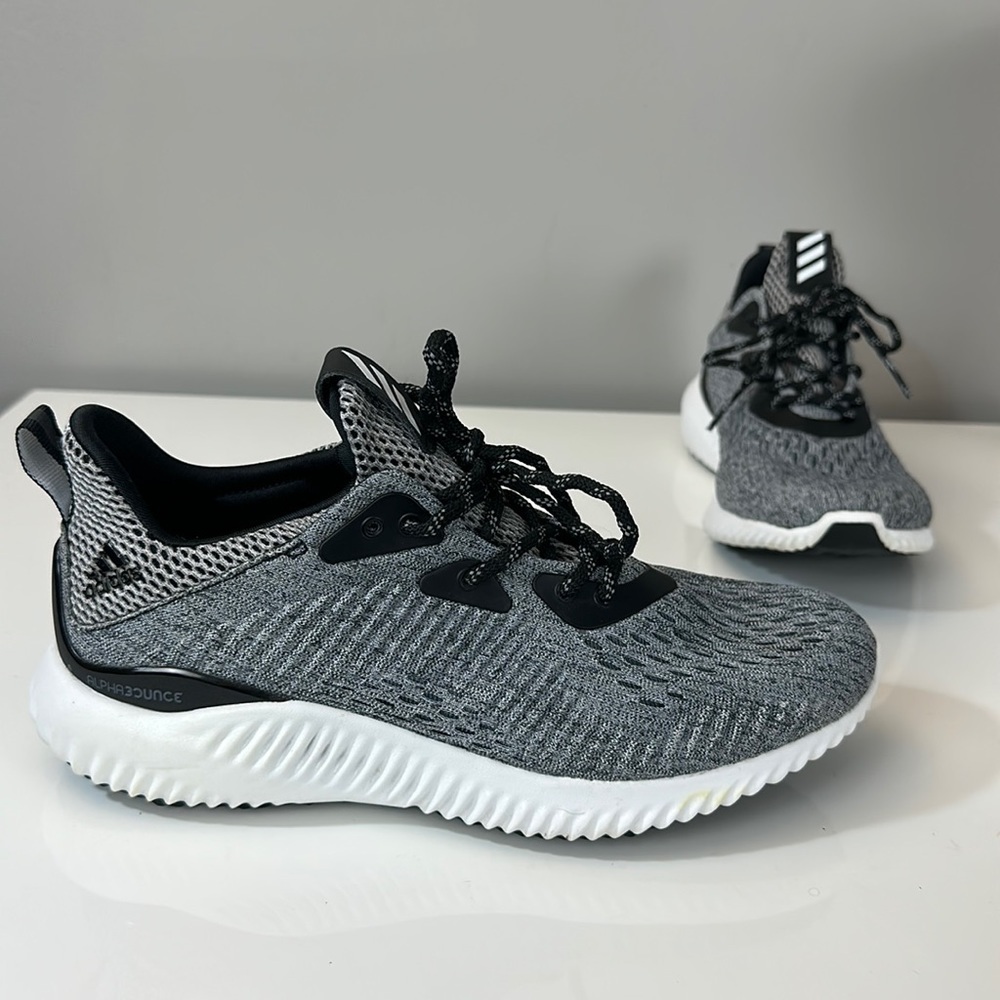 Adidas AlphaBounce Athletic Shoes Size 7